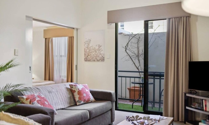 Northbridge Apartment | Northbridge Escape: Poolside Comfort & WiFi