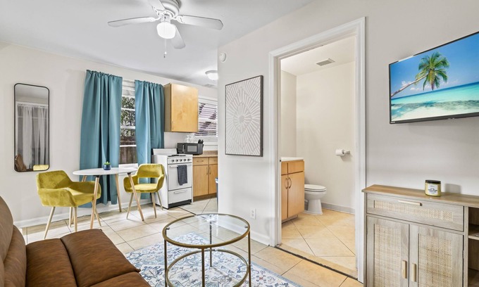 Neptune Beach Apartment | Northeast Florida Retreat
