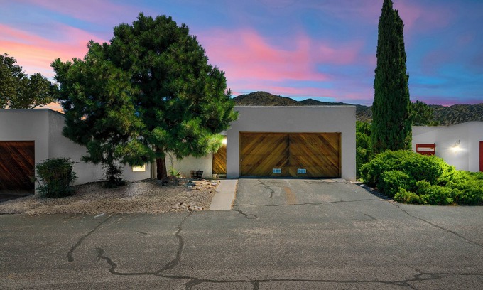 Northeast Heights House | Northeast/Foothills Retreat, With Hottub