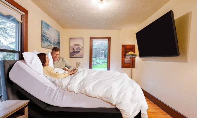 West End House | Northend Charmer! Your own Private space and bathroom in Tacoma’s beautiful NE.