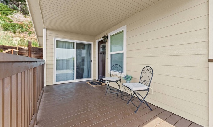 North End Condo | Northend Hillside Retreat Relax & Unwind
