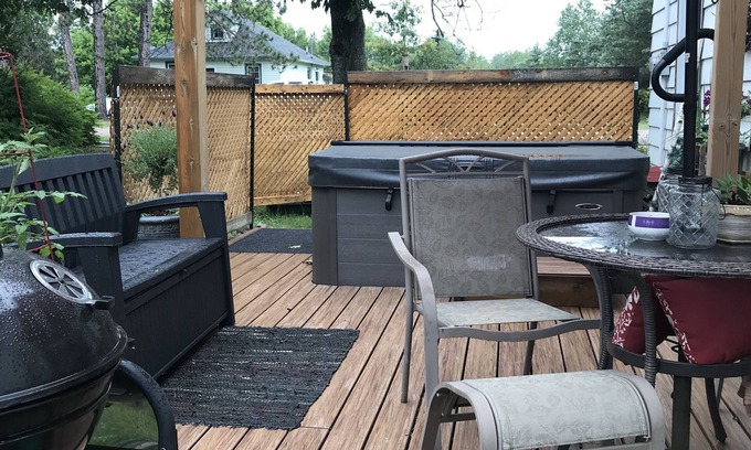 South River Apartment | Northern Comfort is a cozy upper suite with essentials for a feel-at-home stay