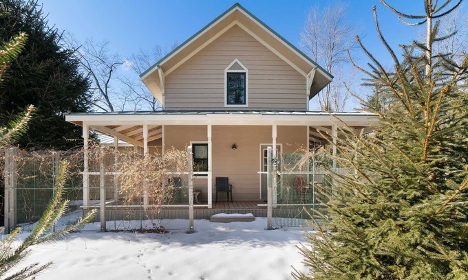 Oscoda Cottage | Northern Exposure Oscoda Cottage
