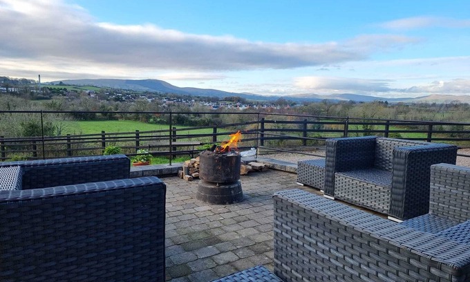 Magherafelt House | Northern Ireland Cozy Retreat With 4 Bedrooms