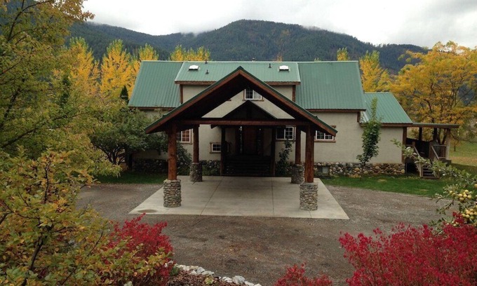 Marble Cabin | Northern Lights 4-Bedroom Lodge