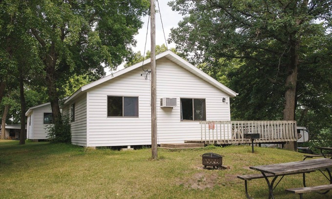 Richmond Cabin | Northern Lights, a 3BR lakefront cabin on the Horseshoe Chain of Lakes