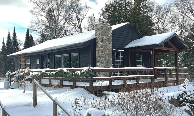 Laurium Cottage | NORTHERN LIGHTS! Attractive Year-Round Beach House on Lake Superior.