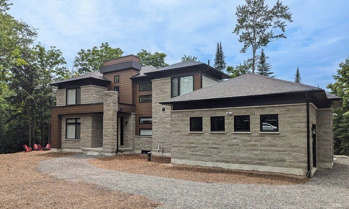 Lake of Bays Cottage | Northern Lights Chalet