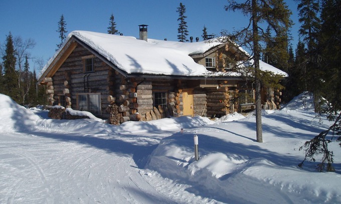 Lampivaara Cabin | NORTHERN LIGHTS Log Cabin Gregory A