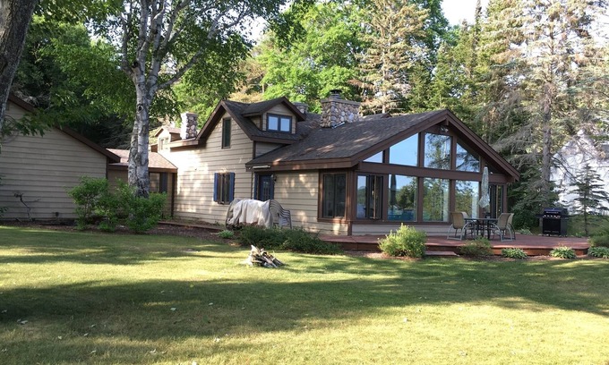 Alanson House | Northern Michigan Lakeside Family Retreat - sleeps 12