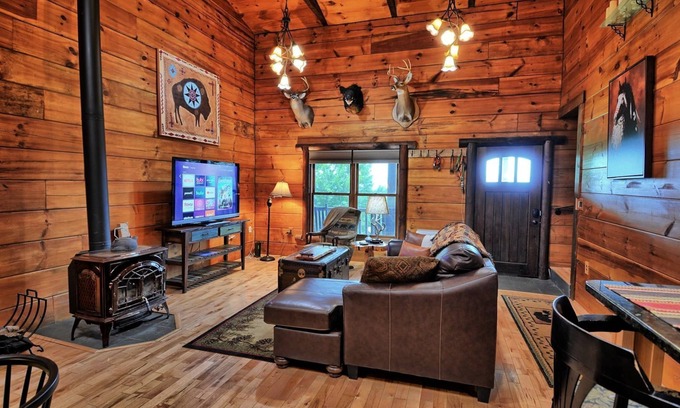 Creston Cabin | Northern Peaks Farm-Open for Bookings! Fire Pit, WIFI, Hot Tub
