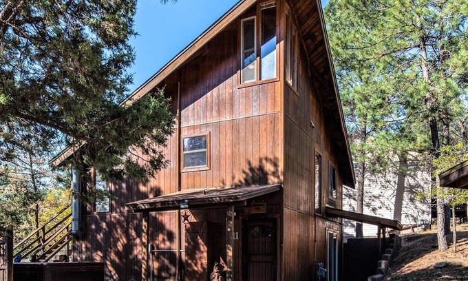 Ruidoso Cabin | Northern Star - Unique Cabin, Hot Tub, Pets okay, close to Skiing, Track, Casino