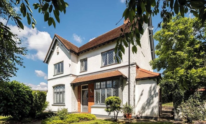 Hampton-in-Arden House | Northfield Cottage, Games Arcade Dog Friendly NEC