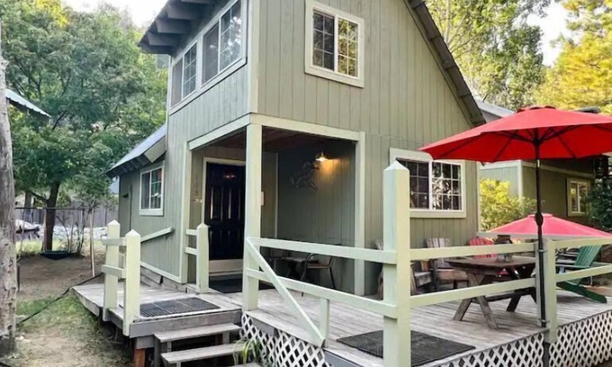 Okanogan Cabin | NorthFork Lodge Cabin #3 “The Maple”