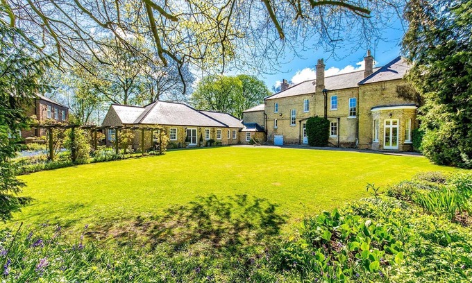 Wainfleet All Saints House | Northolme Hall - Large Country Mansion with Indoor Pool