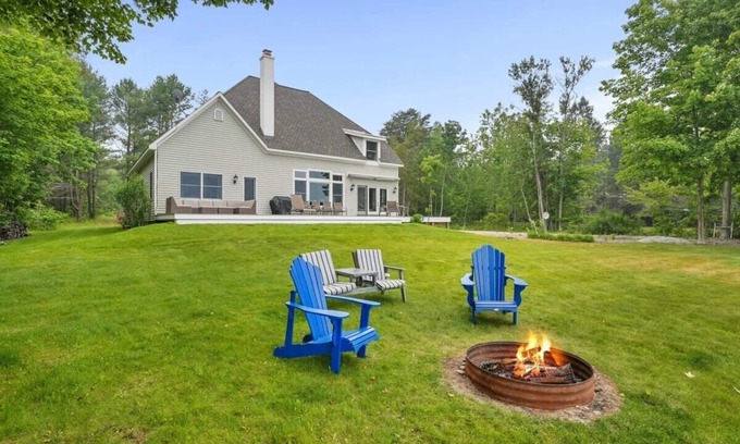 Northport House | Northport Bay Beach Getaway with Hot Tub!