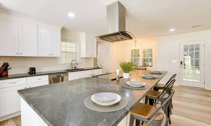 Northport House | Northport Game Day Getaway: 5 Mi to University!