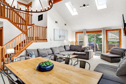Tannersville House | Northridge 363