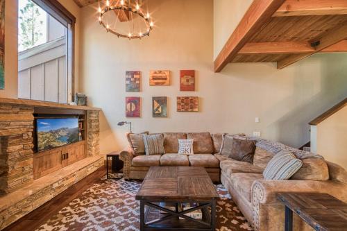 Lake Forest House | Northshore Lakeside Condo 15 by Tahoe Getaways - Walk to Beach with HOA