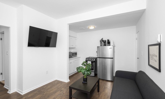 Northside Apartment | Northside Suites 3 – A Chic, Relaxed Stay for 2 Just 10 Min from Downtown!