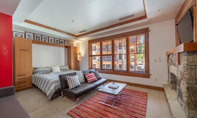 Truckee Apartment | Northstar Village Studio/Catamount/n