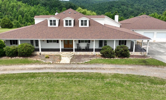 Ronda House | Northwestern North Carolina wine country in the Appalachian foothills
