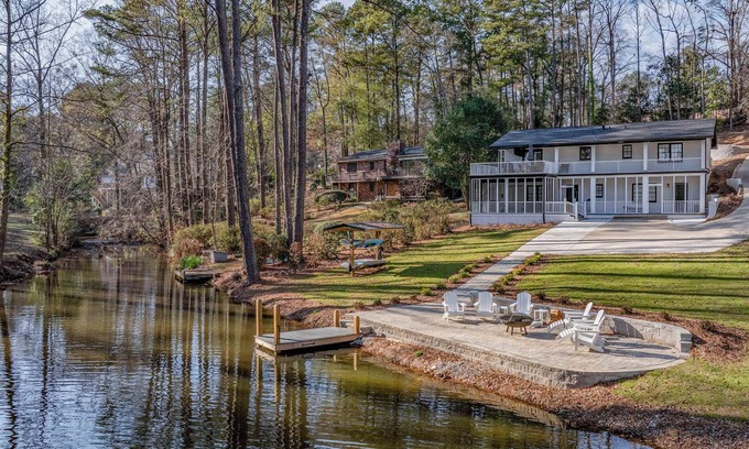 Northport House | Northwood Retreat- 5 BR 4BA- Lake Views- Hot Tub