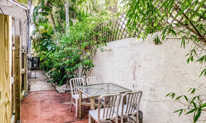 Old Northwood House | Northwood Retreat B