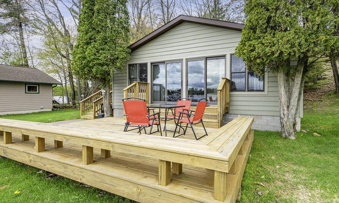 Rhinelander Cabin | Northwoods cabin on pristine Lake Thompson.