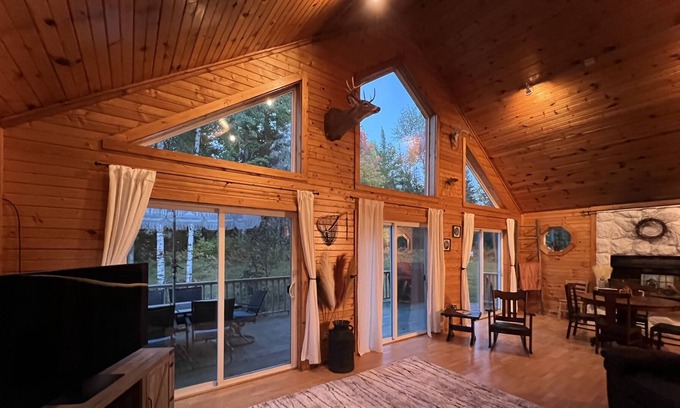 Armstrong Creek Cabin | Northwoods Chalet on 28 Acres - Direct Trail Access - Hunting - Tranquility