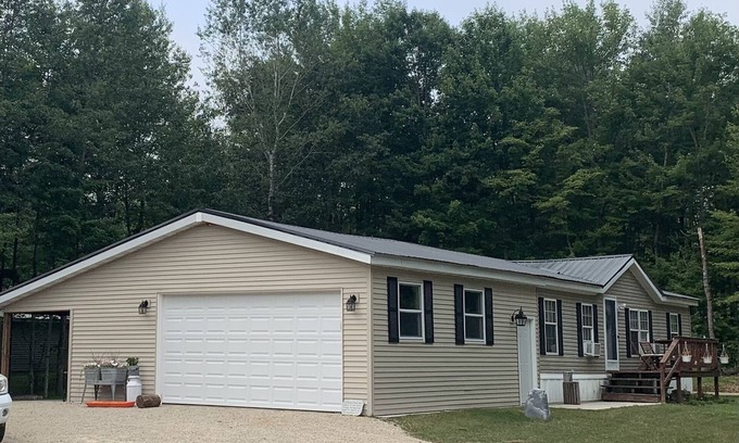 Athelstane House | Northwoods getaway - minutes from beach, fishing & trails!