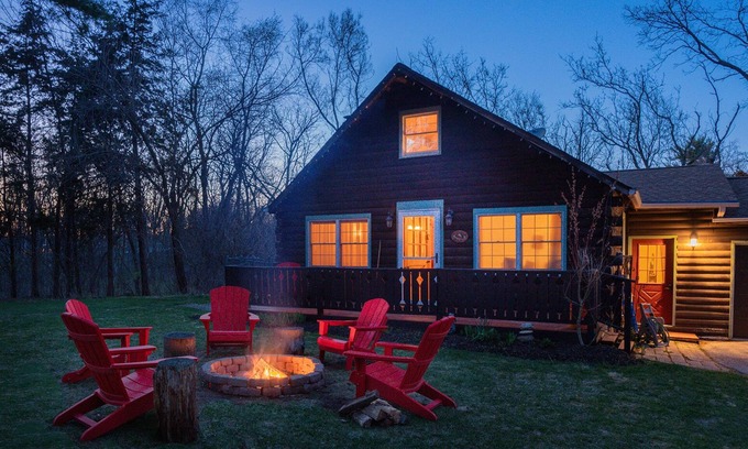 Williams Bay House | Northwoods of Lake Geneva. Pet-Friendly!