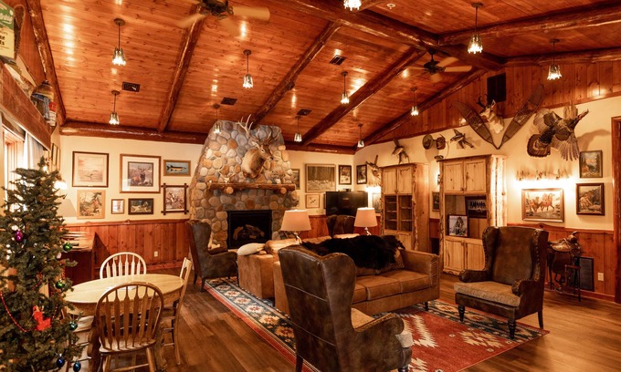 Hayward Cabin | Northwoods Rustic Lodge steps away from Round Lake in Richardson Bay & Pontoon
