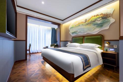 Xihu Hotel | Nost algia S Hotel Hangzhou West Lake & Lingyin Temple 时光漫步S酒店杭州西湖店 Free laundry service, Free fresh ground coffee