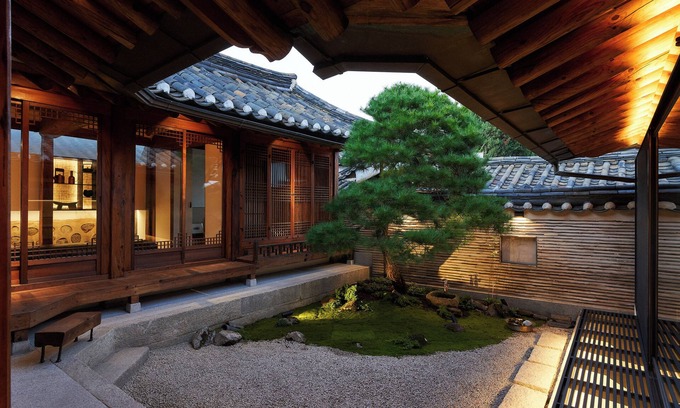 Gahoe-dong Hotel | Nostalgia Hanok Hotel