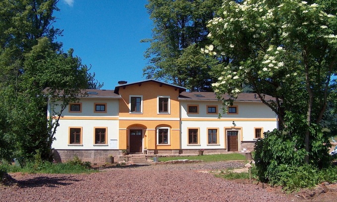 Bozanov House | Nostalgic renovated farmhouse in beautiful surroundings