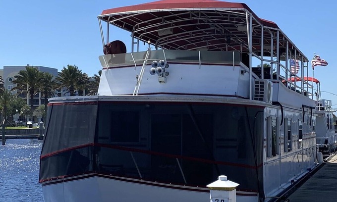 Sanford Boat Rental | NOT YOUR TYPICAL HOUSEBOAT: 60 FEET OF FUN!