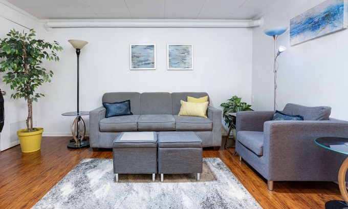 Donelson Apartment | Noteworthy by Opryland. No Stairs Fast Wifi.