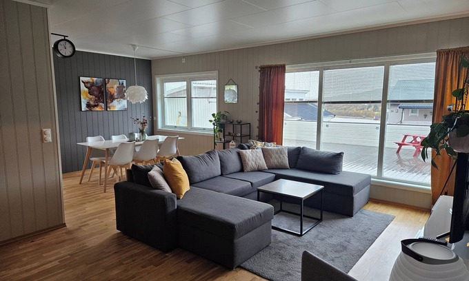 Tromso Apartment | Nothern Light - 5min Airport Parking -sea view