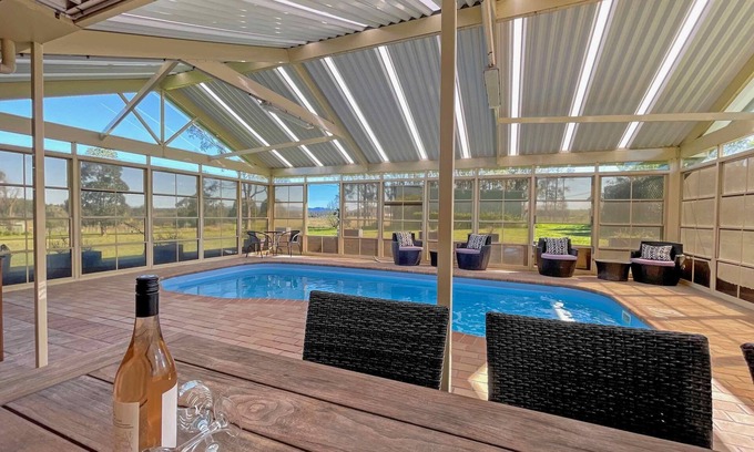 Branxton House | Nottage Cottage - Gateway to the vineyards
