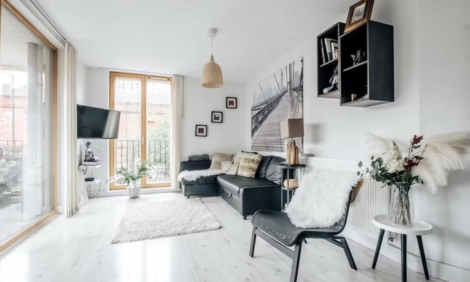 Notting Dale Apartment | Notting Hill 2-bed Apt With Balcony, 1 min to Tube