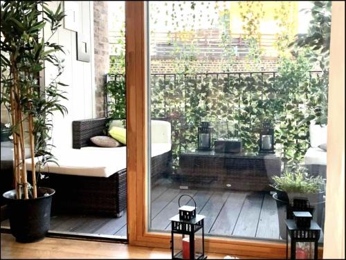 Notting Dale Apartment | Notting Hill 2-Bed Apt with Balcony 1 min to Tube