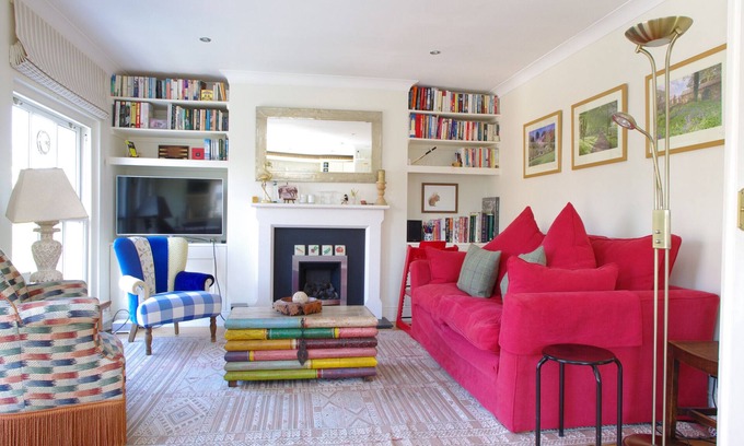 Notting Hill Apartment | Notting Hill Bright & Welcoming with King Beds