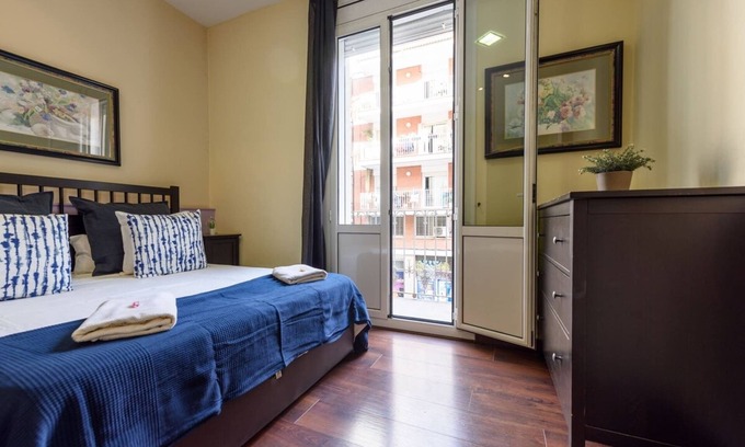 El Poble-sec Apartment | NOU - Ramblas rentals Design & Renovated Flat A/C ┃Balcony┃ 10M Ramblas