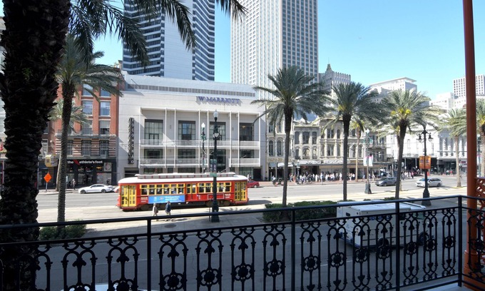 French Quarter Apartment | NOUBER NEEDED! HEART OF CANALST LUXPENTHOUSE W/BALCONY FRENCHQUARTERCBD LOCATION