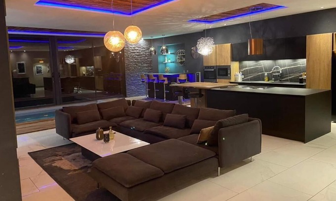 Sore Villa | Nouveauté Villa Piscine Interieure