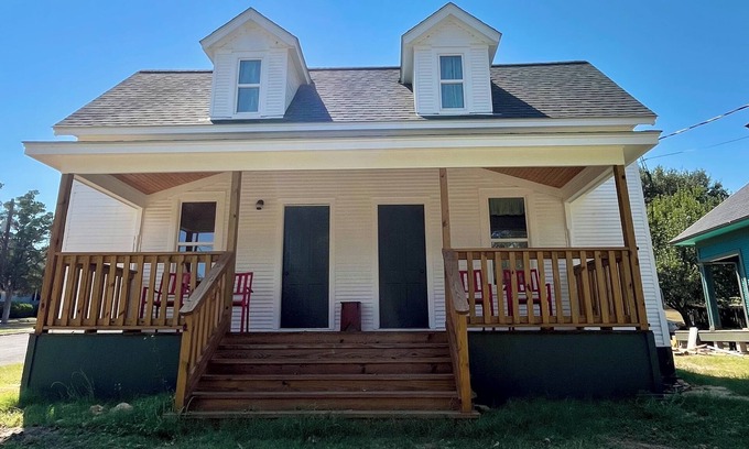 Shiner House | Novak Farmhouse - located 3 blocks from the Shiner Brewery