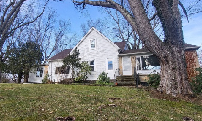 Novelty House | Novelty, Ohio retreat: 3 bedroom, 2 bath home - woods, King bed, wrap-around deck
