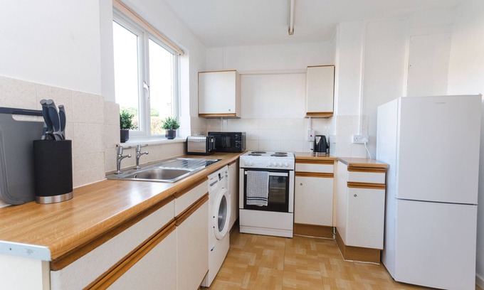 Swindon Apartment | November Discount - Long Stay - Contractors