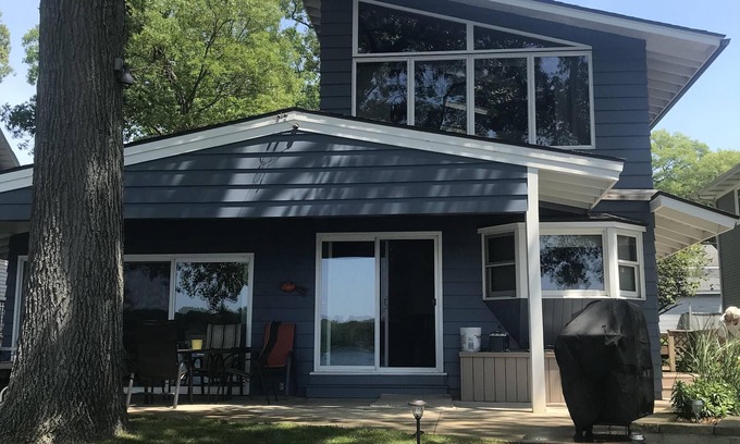 Spring Lake Cottage | Now available for winter renter -Beautiful Cottage Located Right On Spring Lake
